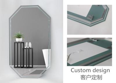 Chine L'écran tactile fonctionnel multi allument le miroir, l'anti miroir de coiffeuse IP20 de contact de brouillard à vendre