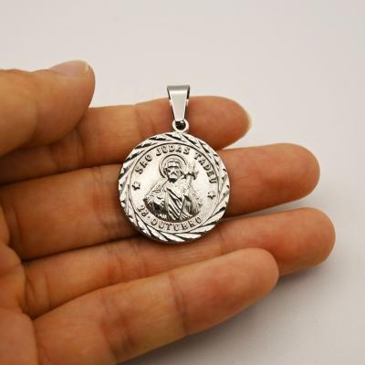 China CLASSIC Custom Round Letter Pendant Necklace Stainless Steel Carved Pattern Charms Pendants Necklace for sale