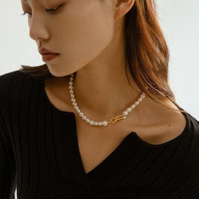 China CLASSIC Fashion Jewelry Pearl Necklace Grow Leaves Trans-European Number Short Chain Necklaces Party Gift America Women Pendant Necklace Wedding for sale