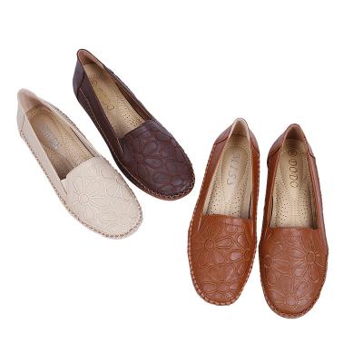 China Deodorization Spring Flat Soft Bottom Mother Autumn Pregnant Women Nursing PU Shoes With Embroidery Pattern for sale