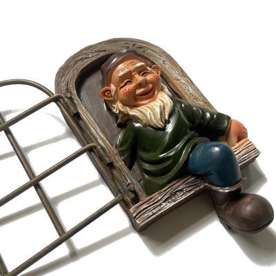 China Europe Resin Crafts Garden Ornaments Gnome Ornaments Statues Dwarf Decoration Outdoor Garden Ornaments for sale