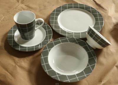 China superwhite porcelain/ceramic  24pcs dinnerware set with colour box /round dinner set for sale