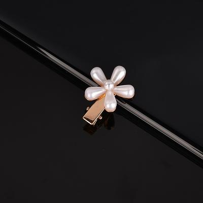 China Low MOQ Imitation Pearl Sample Supply Hair Accessories Star Design Classic Crystal Pearl Clip Pins for sale