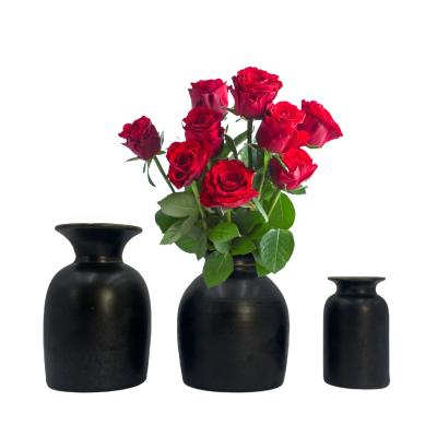 China 100% Handmade Minimalism Simple Nordic Living Room Ceramic Modern Black Dry Flower Vases Small For Home Decor for sale