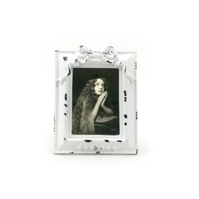 China Art Deco 3inch Arch Photo Frame Resin Photo Frame White Creative Ornament Children's Home Decor Ornament for sale