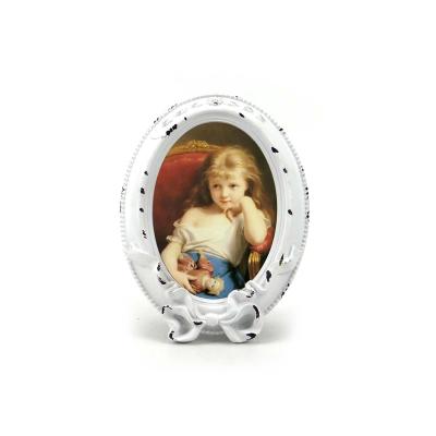 China Art Deco 2.5inch Oval Photo Frame Desk Ornament Retro Old Resin White Picture Frame for sale