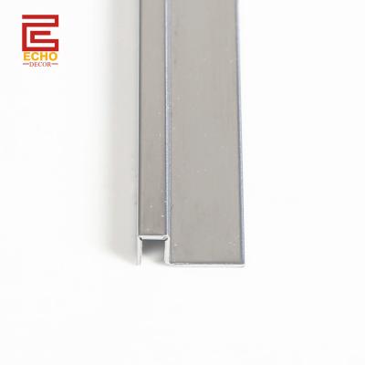 China Balck Edge Tile Trim Square Wall Tile End Cap Trim Para cozinha e chuveiro à venda