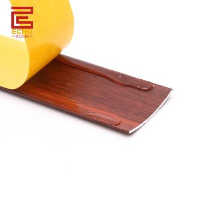 China Autoadhesivo Puerta ancha umbral de piso de transición de bandas de metal Rojo de roble de madera en venta