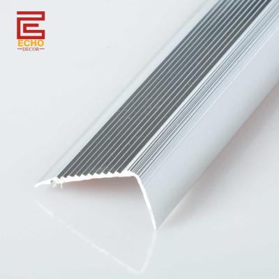 China Duurzaam aluminium metalen trappen neus trim externe vloer stap neus profielen Te koop