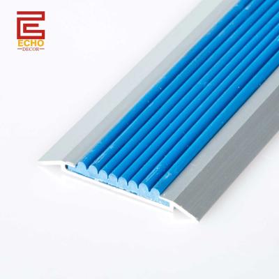 Cina Flessibile non scivoloso di alluminio Scala Nose bordo Trim Flat Step Tread Trim in vendita