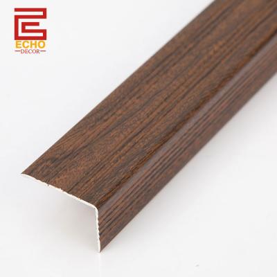 China Aluminium zelfklevend trappennas Trim Vinyl trappennasprofiel Te koop