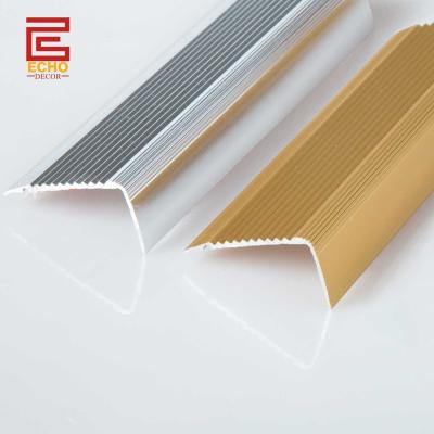 Cina Scale in piastrelle metalliche a forma di L in vendita