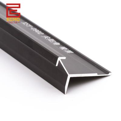 Cina Pannello di parete cromato Trim esterno di angolo Multipanel 5mm Trim esterno di angolo in vendita