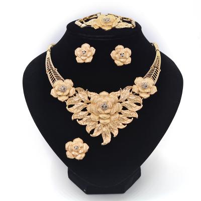 China CLASSIC Fashion 4 Pieces African Ladies Jewelry Set Dubai Bridal Flower Jewelry Set 18k Gold Plated for sale