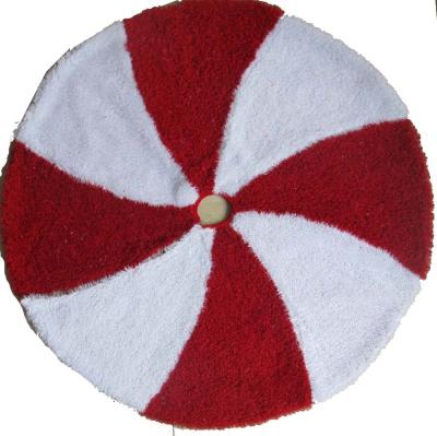 China Luxury Peppermint Plush Christmas Tree Skirt 2021 New Arrival White And Red Color for sale