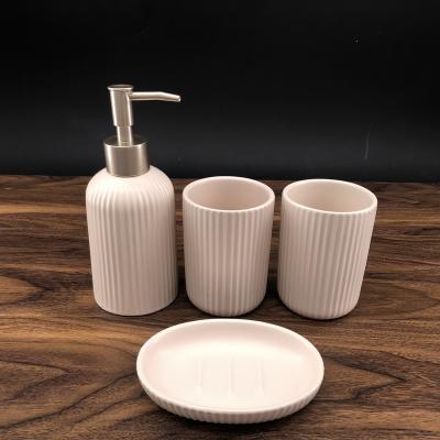 China Elegant European Embossed Line Stocked Designed Toilet 4PCS Bathroom Set Bathroom Kit Bathroom Set Ceramic for sale