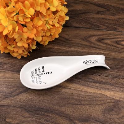 China Modern Kitchen Stocked Ceramic Spoon Rest For Stove Cookware Rest Porcelain Pocket Spoon Top Holder for sale