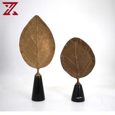 China New Fashion Design Metal Minimalist Ornament Decoration High-end Personality Leaf Shape Home Decor Ornaments for sale