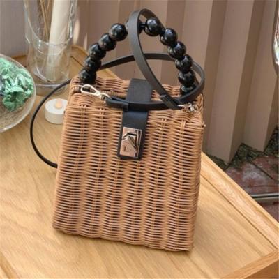 China 2019 New Handmade Rattan Wooden Beads Vacation Travel Fashion Handwoven Handbags for sale