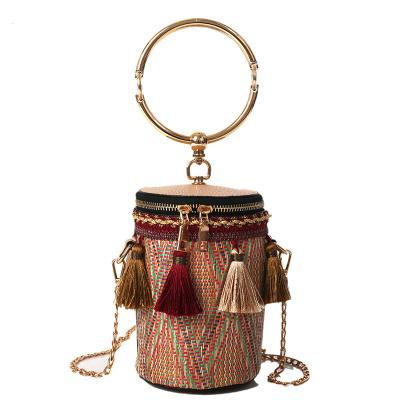 China Fairy Straw National Cylinder Grass Shoulder Hand Ring Holiday Ins Chain Wind Tassel Bucket Bag for sale