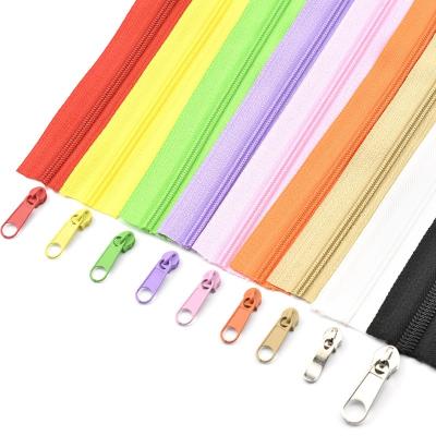 China Viable High Quality Competitive Price Customized 3# 5# 8# 10# Nylon Zipper For Beddings Cushion Pillow End-end Long Chain Zipper for sale