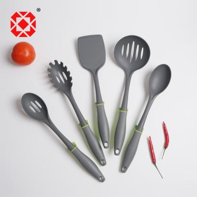 China Sustainable 5PCS Kitchen Silicone Utensils With Stand Handle for sale