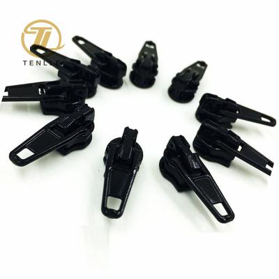 China Nickel Free Head 3# Automatic Nylon Zipper Lock Metal Zipper Sliders For Long Nylon Zipper Chain for sale