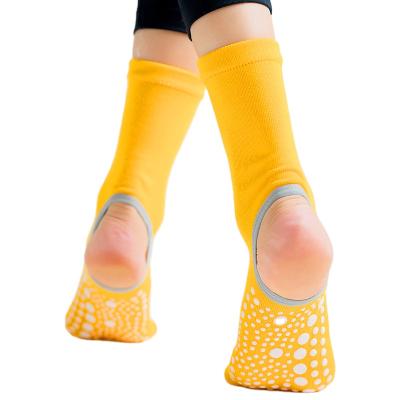 China Breathable Warm Two Toe Yoga Socks Silicone Non Slip Quick Dry Pilates Sock Foot Cotton Ventilation Ballet Dance Sock For Women Fitness for sale