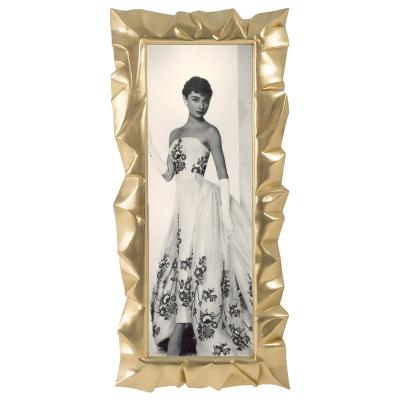 China New Fashionable Modern Luxury Picture Frame Home Decor Ornaments Custom Made Bedroom Photo Large Size Standing Frame for sale