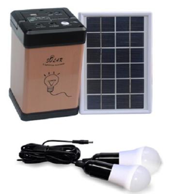 China Sistema de iluminación casero solar llevado recargable, pequeño equipo solar del sistema eléctrico en venta