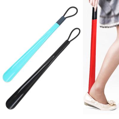 China Durable and high strength colored plastic shoe puller without bending stocking and damaging shoes shoe horn travel shoe horns for sale