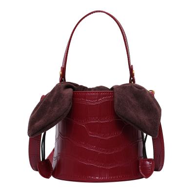 China 2021 Hot Selling Furry Lady Basket Women Leather Cute Fashion Bow Handbag Bags for sale