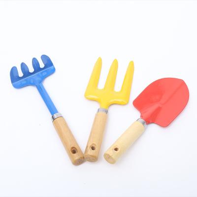 China Wholesale Cheap Gardening Tools Kindergarten Tools Kit Eco-friendly Wooden Cute Plant Handle Flowers 3 Pieces for sale