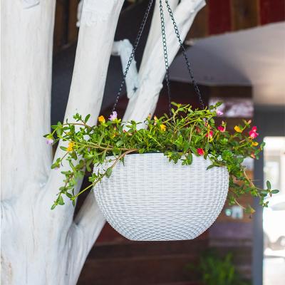 China Durable Wholesale Creative Personality Automatic Balcony Flower Plastic Hanging Pots Water-absorbing Baskets for sale