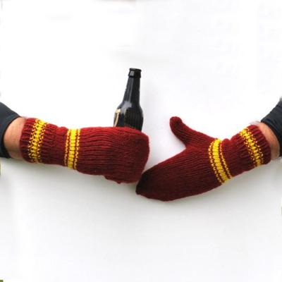 China Single Hot Sale Bottle Can Stand Warm Winter Stripe Knitted Beer Drinking Mitt for sale