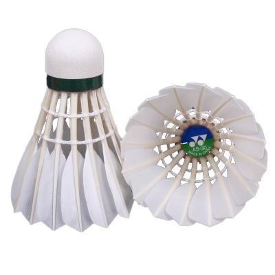 China volante de la pluma de 12pcs Duck Feather Shuttlecock Badminton Goose que vuela derecho en venta