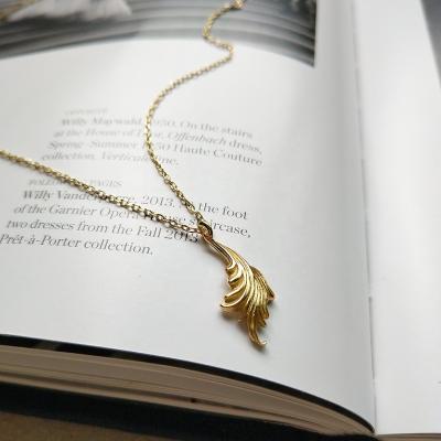 China Popular Delicate Gold Plated 18K Leaf Pendant Necklace Vintage 925 Sterling Silver Leaf Pendant Necklace For Women for sale