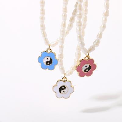 China FASHIONABLE Hot Selling Yin Yang Pendant Necklace Tai Chi Flower Chatter Imitation Pearl Necklace For Ladies for sale