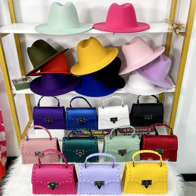 China 2022 Fashion PVC PORTABLE Ladies Fedora Hat And Purse Set Purse For Women Ladies Designer Handbag Rivet Bag Luxury Handbags for sale