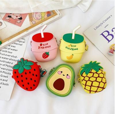 China 2021 Fashion New Arrival Messenger Bag Designer Silica Freeze Kids Cup Clips Cute Milk Fruit Shape Printed Drink Cup Purse for sale