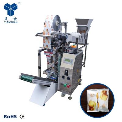 China Triangular Chocolate Bean Snacks Food Packaging Machine Dry Making Food Bag With Conveyor Belt for sale