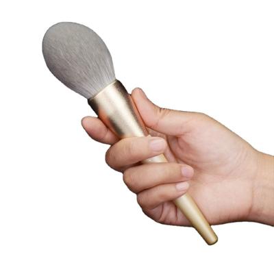 China Luxury Big Powder Brush Simple Makeup Smudge Brush Private Label Gold Powder Loose Makeup Brush for sale