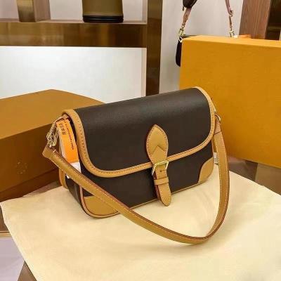 China Factory Direct Sales Genuine Leather Women's Bag Famous Original Designer PORTABLE Original High Quality Retro Printing Handbag Armpit Bag New for sale