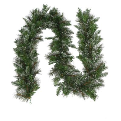 China Mixed PVC Tips Door Garland For All Seasons Christmas Decoration 9Ft 210Tips Pvc&Pine Needle W/Glitter Wreath for sale