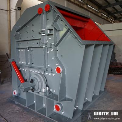 China Big Feed Size Iron Grey Grinding Hydraulic Impact Cusher Machine 22T for sale