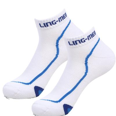 China Good Quality Breathable Profession Badminton Sports Breathable Socks And Sweat Absorption Mens Socks for sale