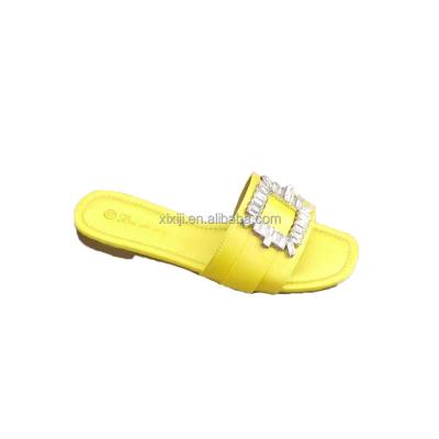 China Women's Fashion Casual LEVERY LEAF Slippers Women's Outer All-match Round Buttons Flat Bottom Lazy Sandals for sale