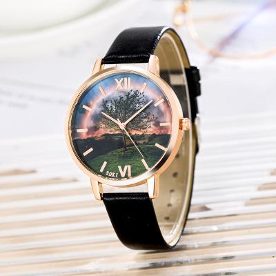 China Water Resistant Ladies Watch New Elegant Flower Fashion Polished Gold Case PU Leather Strap Quartz Watch for sale