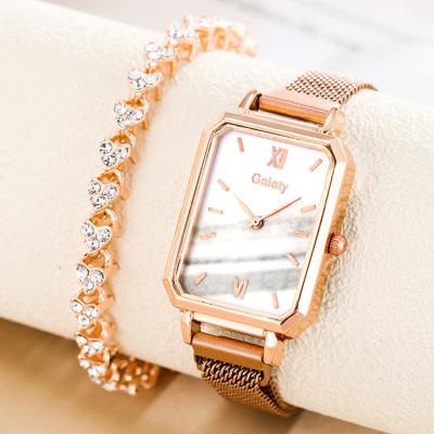 China TOUR Fashion 2 Pcs / Set Ladies Christmas Gift Watch Unique Rectangular Dial Luxury Rose Gold Magnet Buckle Watch Ladies Quartz Watches for sale