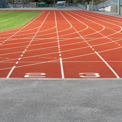 China Pista corriente de goma que suela atlética los 20M Length del sintético del estadio en venta